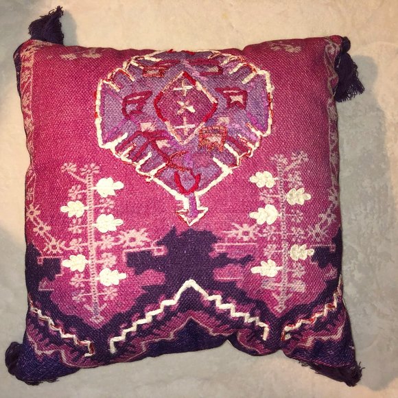 Pier 1 Throw Pillow - Picture 1 of 3